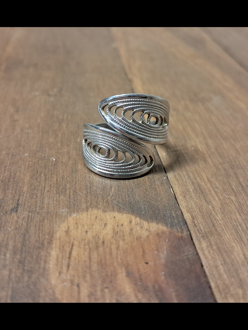 Vintage Sarah Coventry Caress Ring Silver Tone Filigree Bypass Wrap Adjustable - Picture 3 of 4